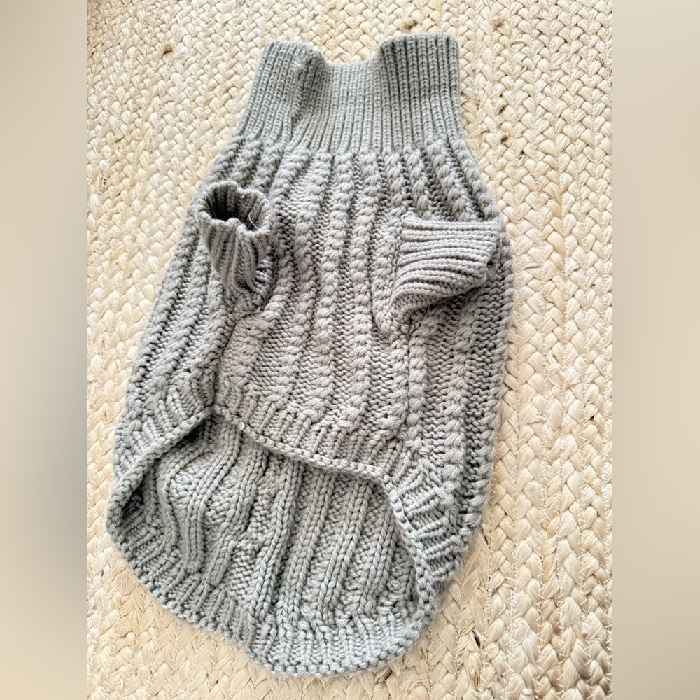 UGG cable knit fray dog sweater large